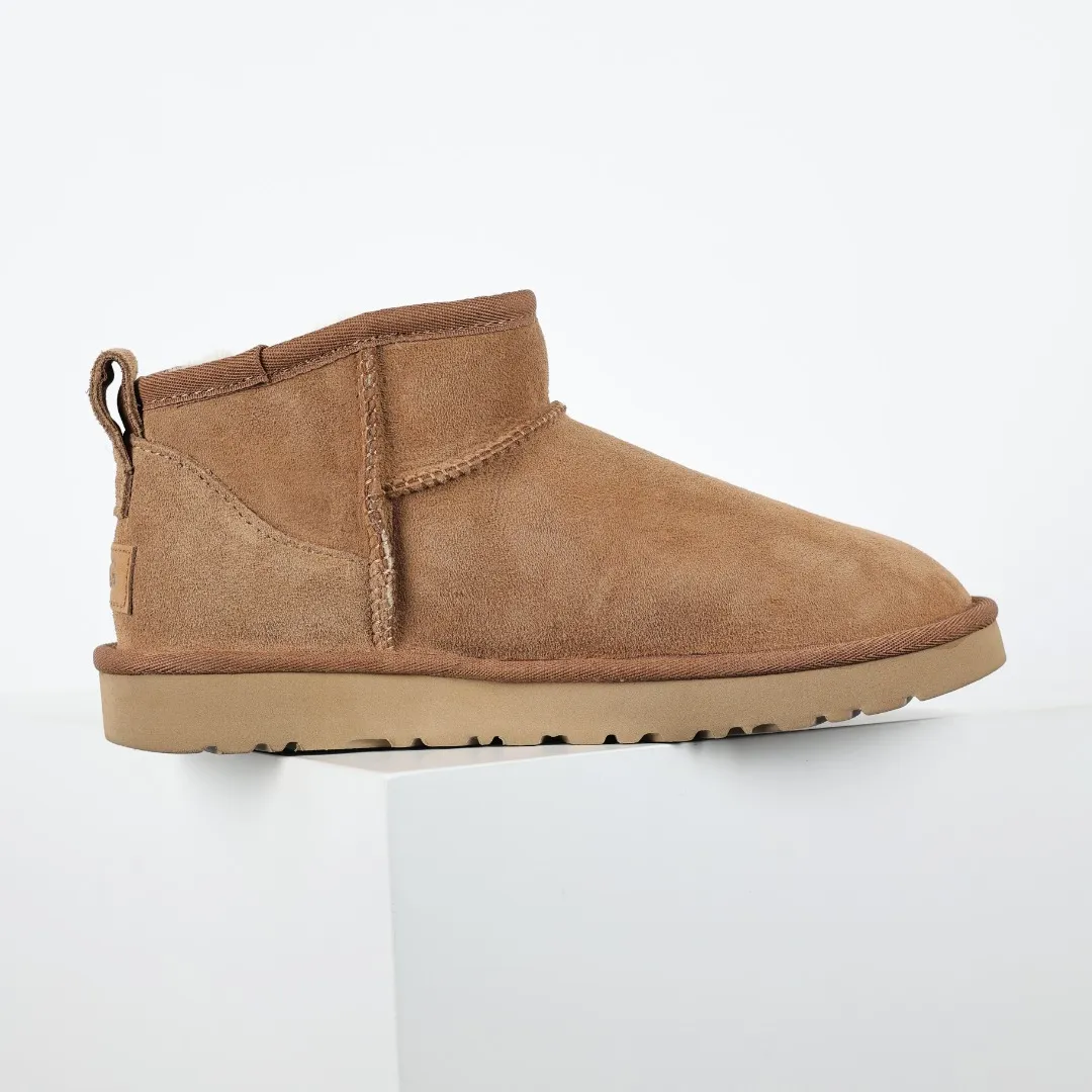 Pick up locally 💰520 Core recommendation Good price It is a very suitable choice for keeping warm in winter and at home. In the new year, uug launched a series of styles, which are partial to the preferences of young consumers and have also moved to the forefront of fashion trends. Shoe body material Water-repellent coated suede upper 17mm UGGPURE™ implantable wool insole Lightweight non-slip comfortable rubber outsole With brand LOGO trademark Comes with a full set of packaging Size: 35 36 37 38 39 40 41 42 43 44